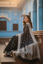 Load image into Gallery viewer, Women's Black Silk Printed Saree With Unstitched Blouse -5.5Mtr Kashvii
