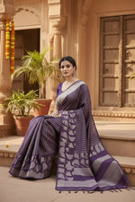 Load image into Gallery viewer, Women's Purple Silk Printed Saree With Unstitched Blouse -5.5 Mtr Kashvii