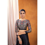 Load image into Gallery viewer, Women's Satin Crepe Printed Saree With Unstitched Blouse 5.5Mtr (Black)