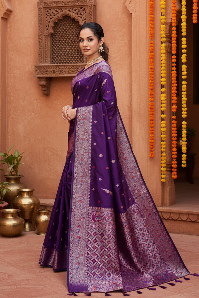 Women's jacquard woven saree with unstitched blouse 5