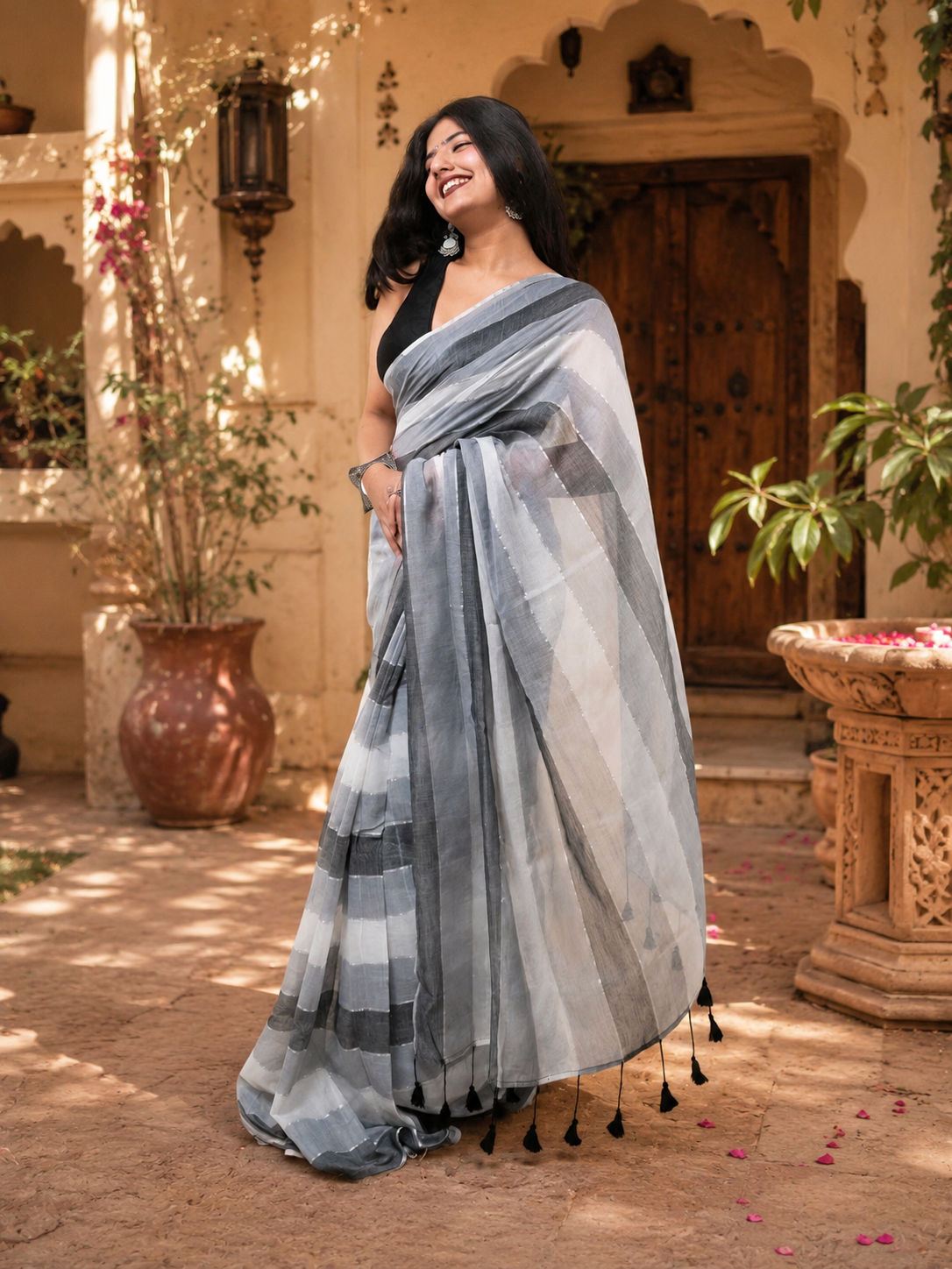 Cotton Printed Saree With Unstitched Blouse(Grey)