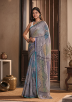 Chinon Silk Bandhani Print Saree With Unstitched Blouse(Blue)