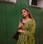 Load image into Gallery viewer, Women's Linen Printed Saree With Unstitched Blouse 5.5Mtr (Green)
