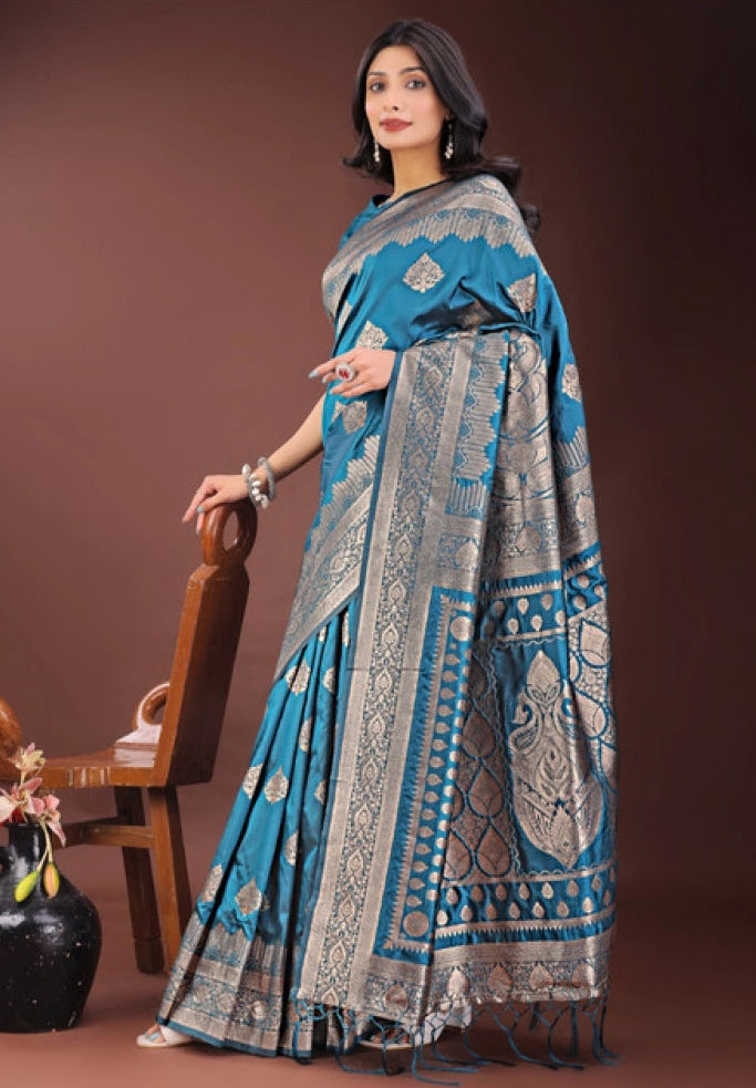 Women's silk printed saree with unstitched blouse 5