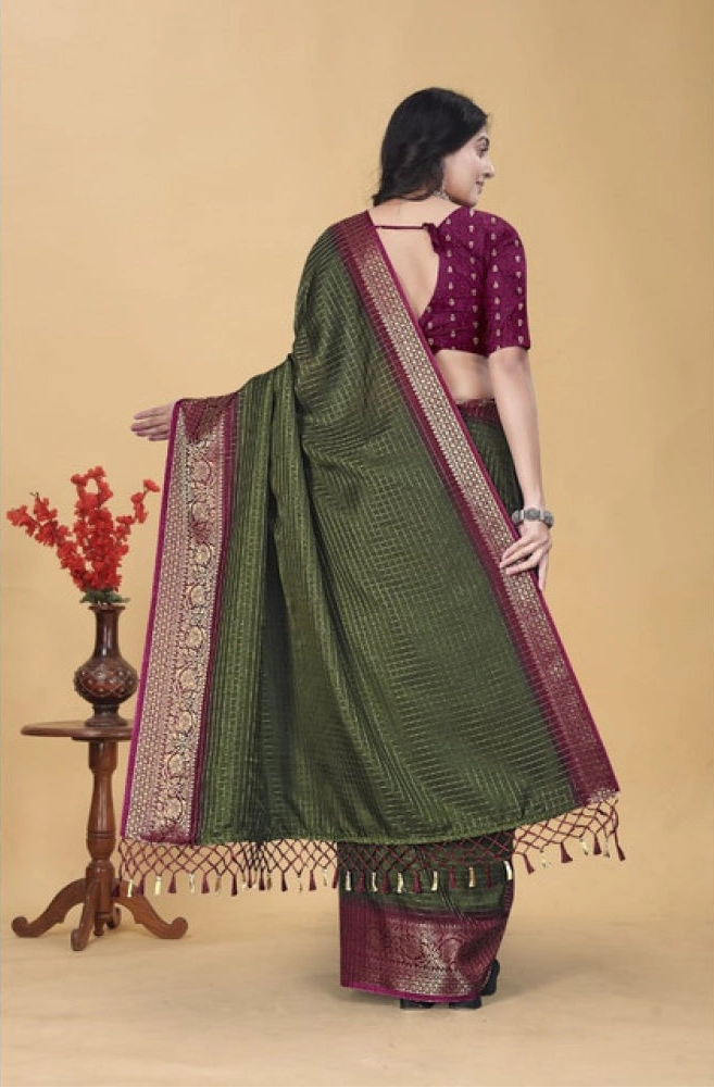 Women's Cotton Blend Checkered Saree With Unstitched Blouse 5.5Mtr (Green)