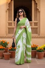Load image into Gallery viewer, Mulmul Cotton Designer Saree With Unstitched Blouse(Green)
