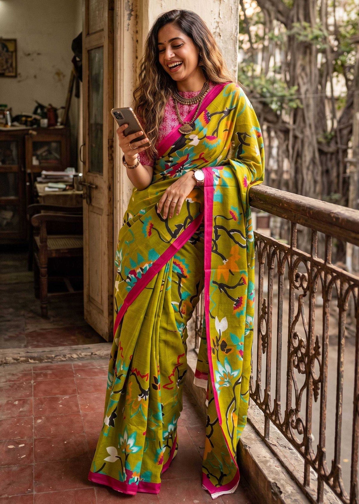 Mulmul Cotton Floral Printed Saree With Unstitched Blouse(Green)